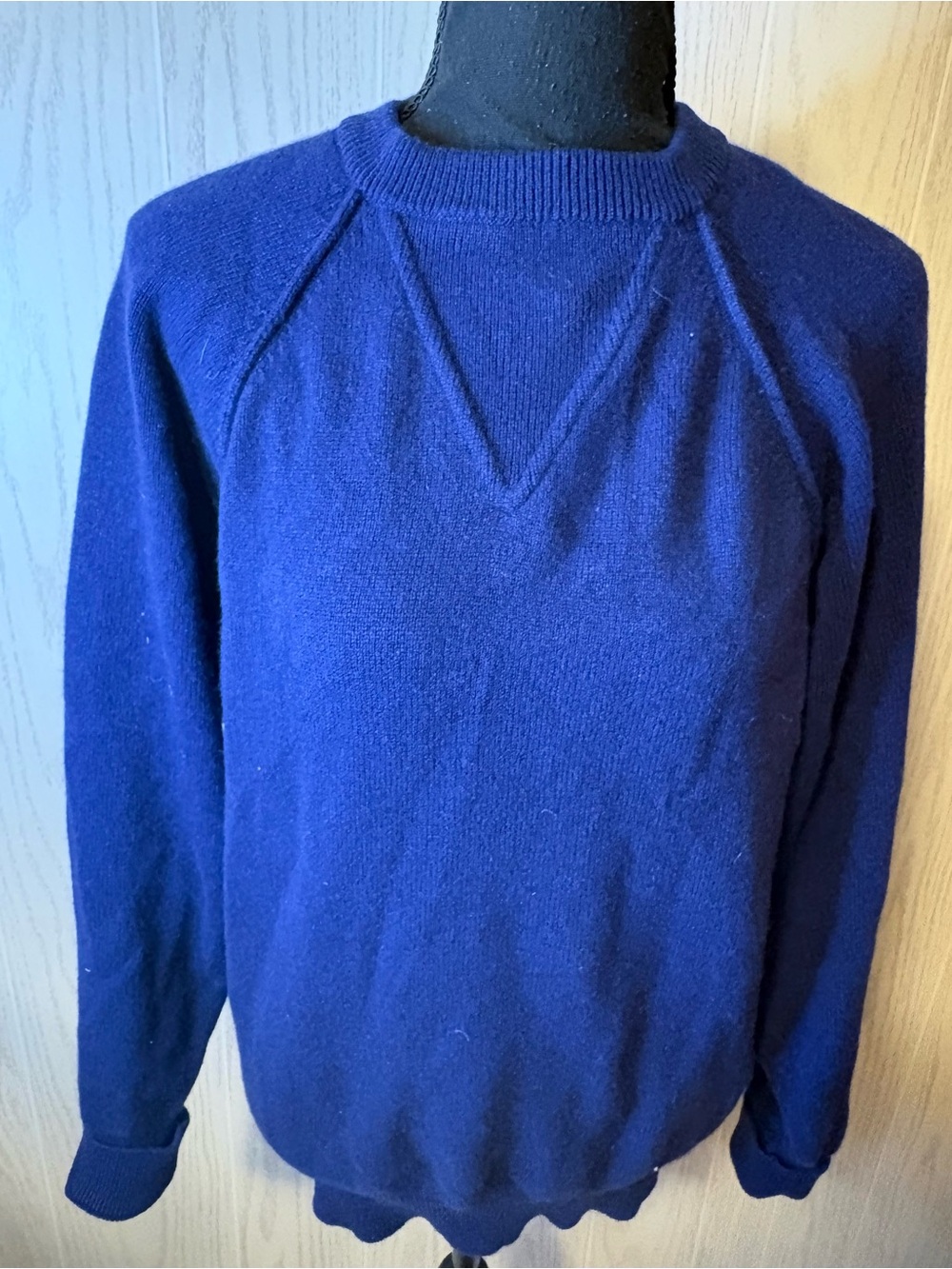 Vintage 100% cashmere crew neck sweater, true navy blue Medium